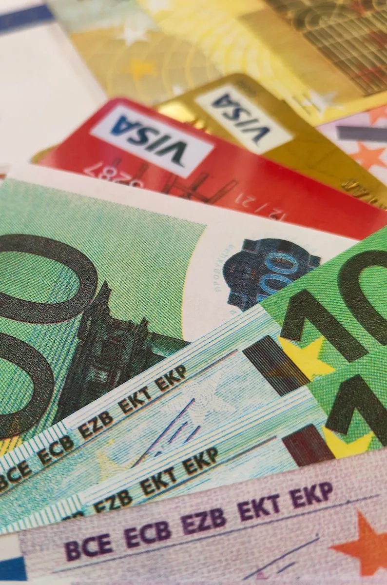 dinero, euros, tarjetas de crédito, nacionalidad española