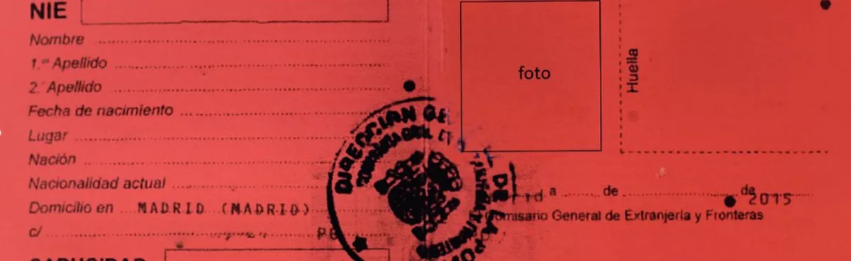 tarjeta roja en España, expediente de extranjería, nacionalidad española, arraigo social, arraigo familiar, cómo va lo mío, arraigo sociolaboral, arraigo socioformativo, renovación del NIE de larga duración,