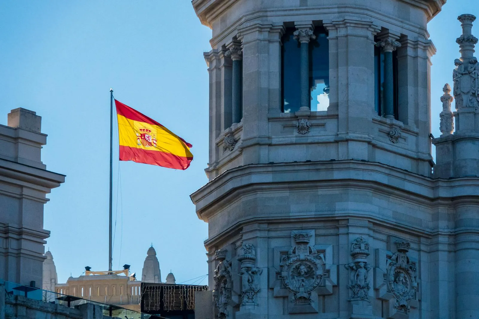 agilizar trámite de extranjería, expediente de extranjería, trámite de nacionalidad, arraigo social, renovación del NIE de larga duración,
