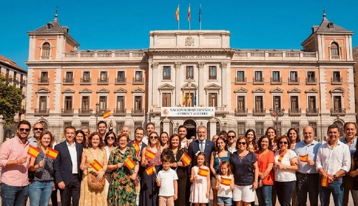 nacionalidad española, tramitar la nacionalidad por residencia, cómo va lo mío, arraigo social, arraigo familiar, expediente de extranjería, estados de nacionalidad española, nacionalidades, trámite de nacionalidad, arraigo sociolaboral, arraigo socioformativo, renovación del NIE de larga duración, requisitos del arraigo social,